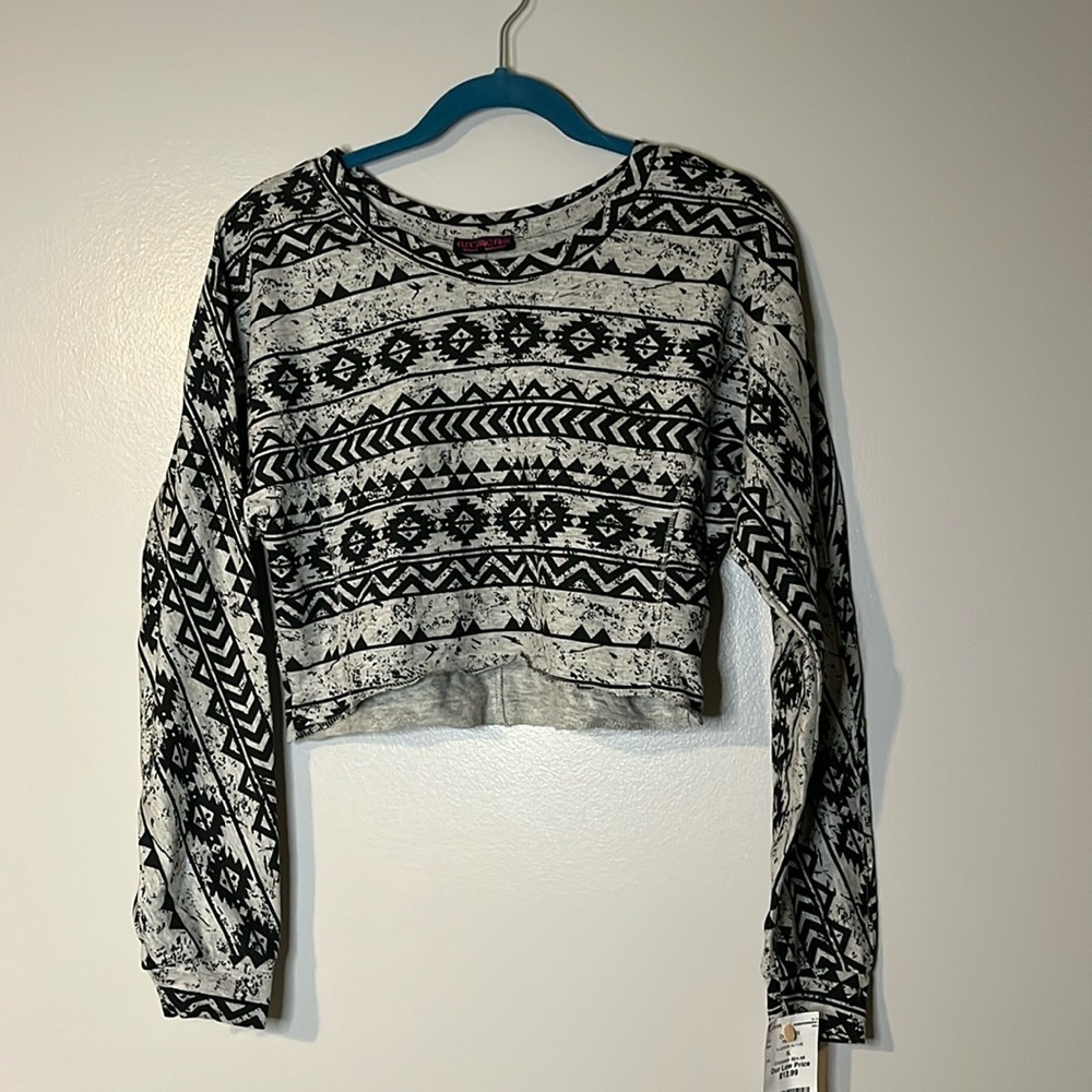 New Women’s black and gray Cropped sweater